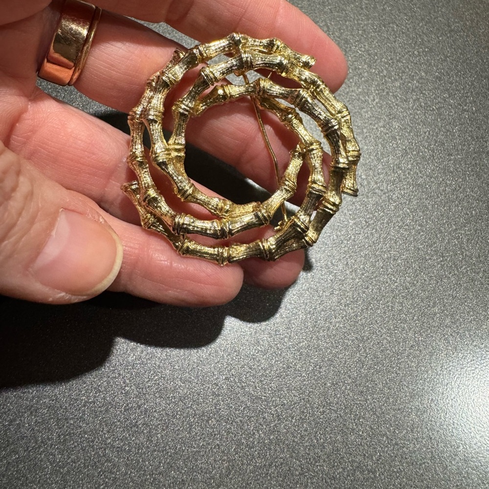 Vintage Gold Bamboo Circle Brooch - Picture 3 of 3